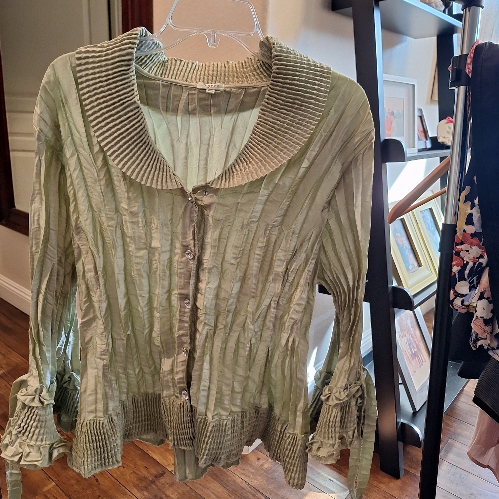 Flattering Dressy Blouse. XLP